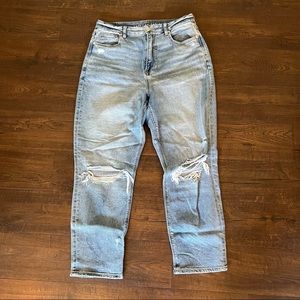 AE Curvy Mom Jean